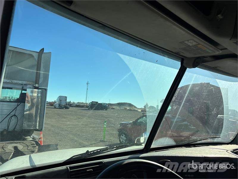 Freightliner CST120 4x2 S/A Day Cab Truck Tractor Nyergesvontatók