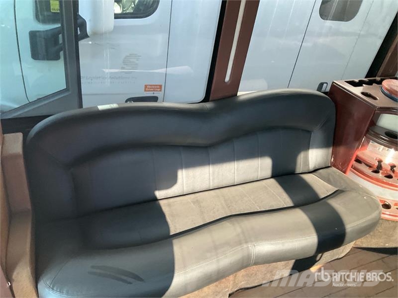 Freightliner FB65 4x2 20-Seat Coach Putnički autobusi