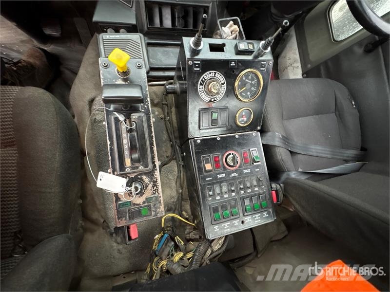 Freightliner FC70 Sweeper Truck Прибиральні машини