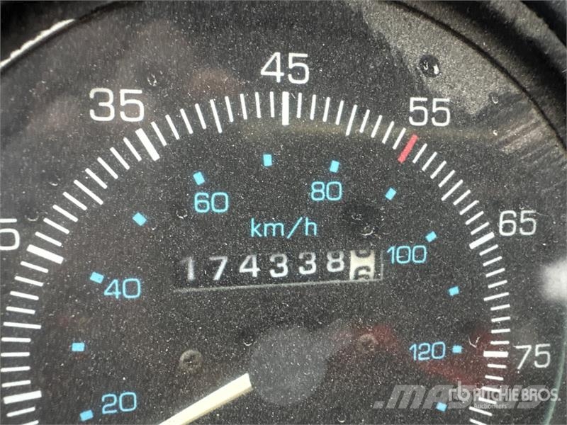 Freightliner FC70 Sweeper Truck Прибиральні машини