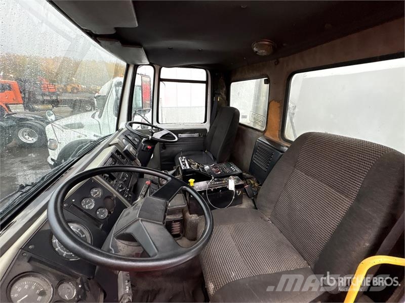 Freightliner FC70 Sweeper Truck Прибиральні машини