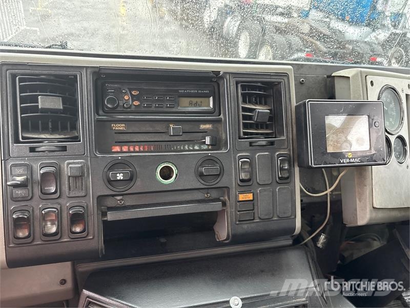 Freightliner FC70 Sweeper Truck Прибиральні машини