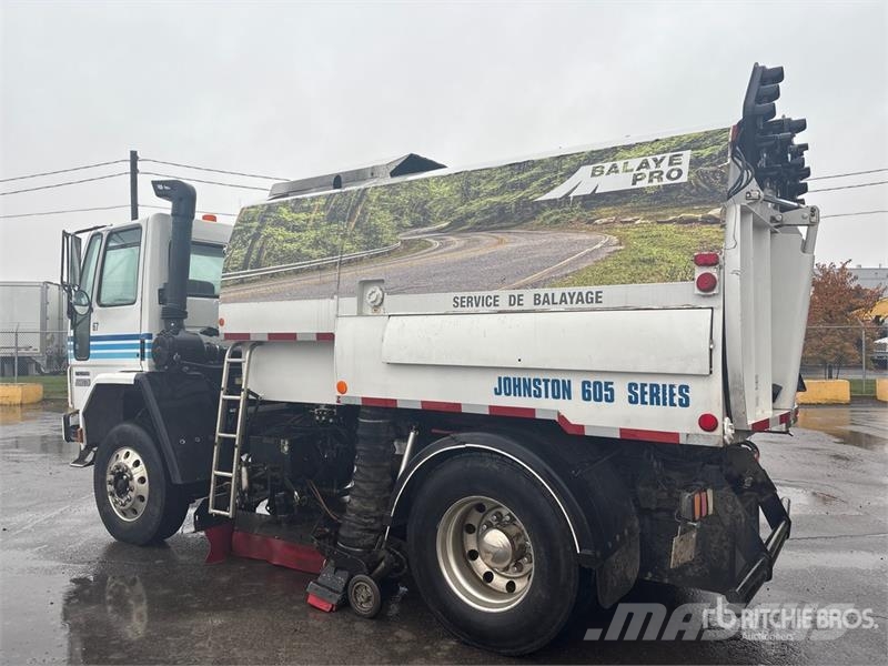 Freightliner FC70 Sweeper Truck Прибиральні машини