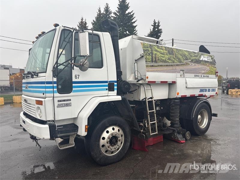 Freightliner FC70 Sweeper Truck Прибиральні машини