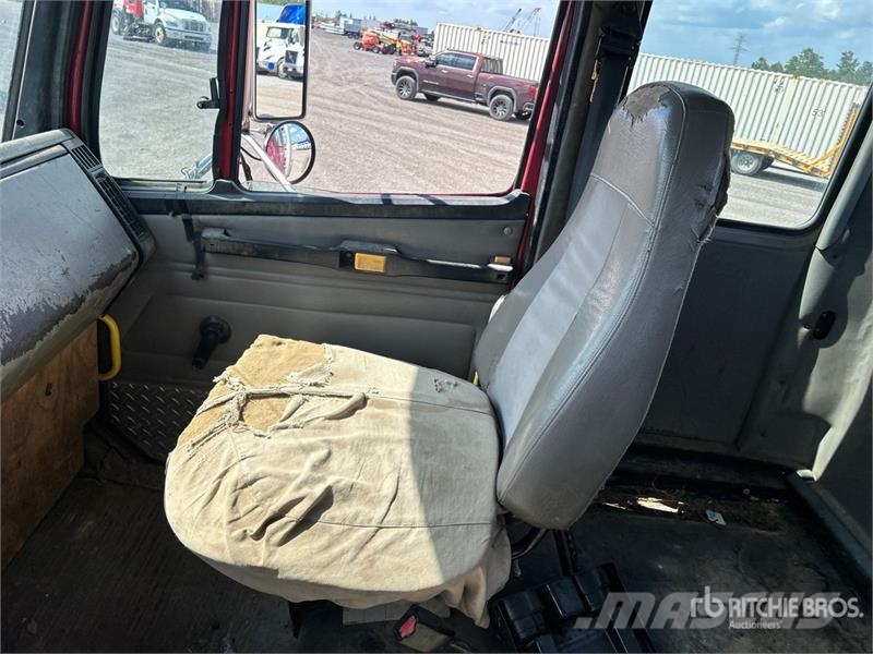 Freightliner FL 112 캐빈 및 인테리어