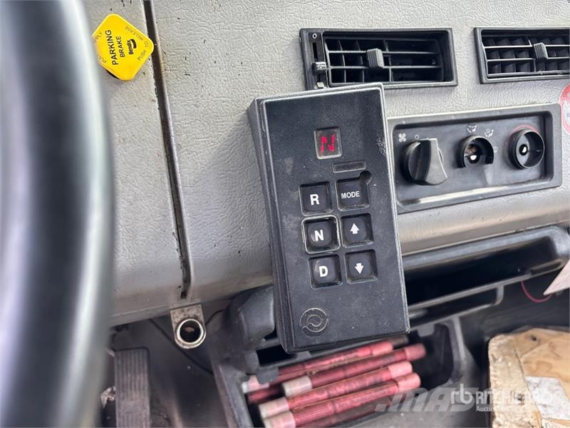 Freightliner FL 80 Camiones de perforación móvil
