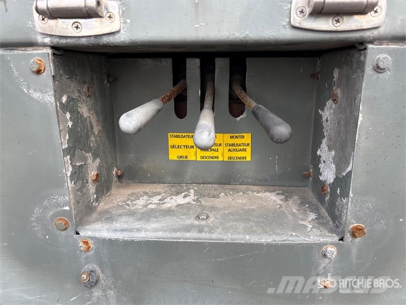 Freightliner FL 80 Camiones de perforación móvil