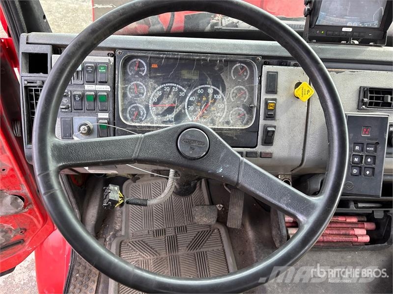 Freightliner FL 80 Camiones de perforación móvil