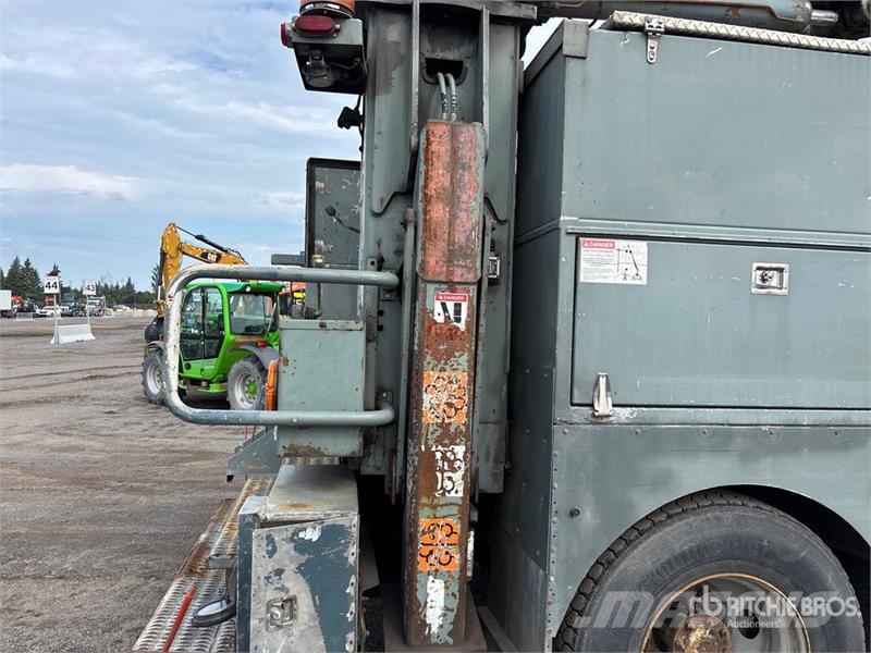 Freightliner FL 80 Camiones de perforación móvil