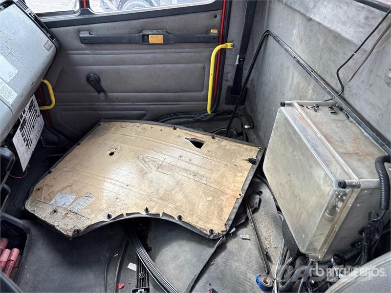 Freightliner FL 80 Camiones de perforación móvil