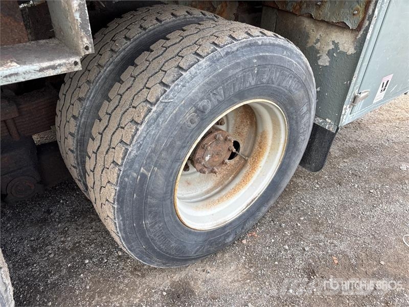 Freightliner FL 80 Camiones de perforación móvil