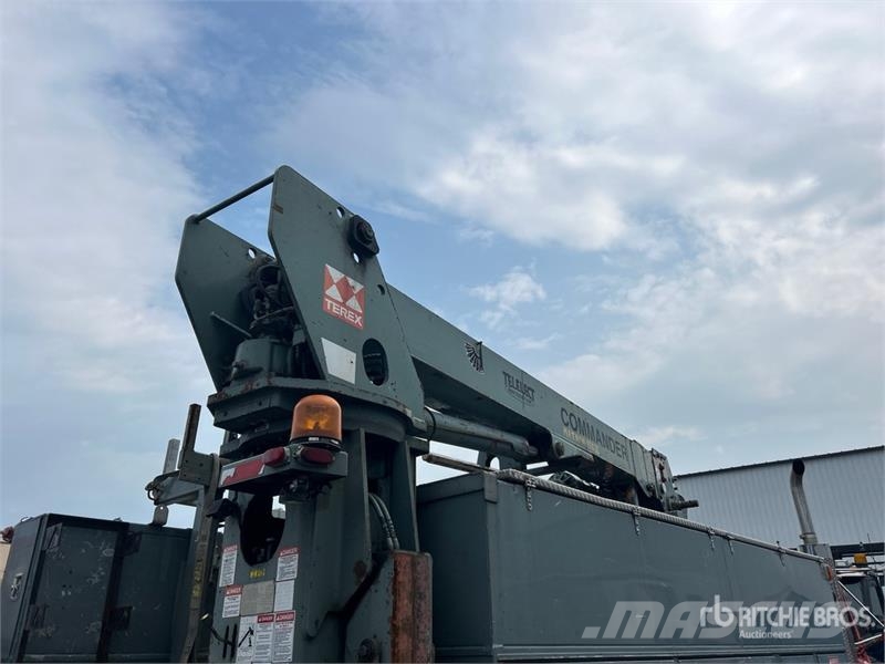 Freightliner FL 80 Camiones de perforación móvil