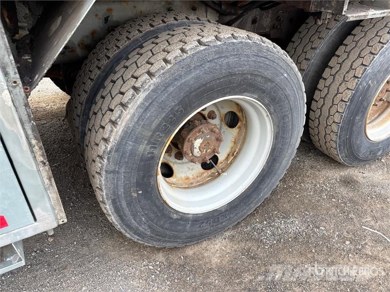 Freightliner FL 80 Camiones de perforación móvil