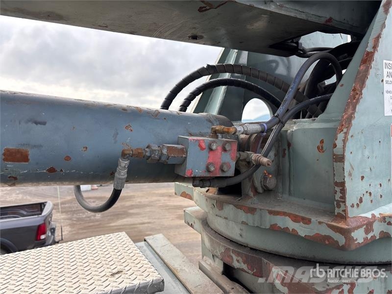 Freightliner FL 80 Camiones de perforación móvil