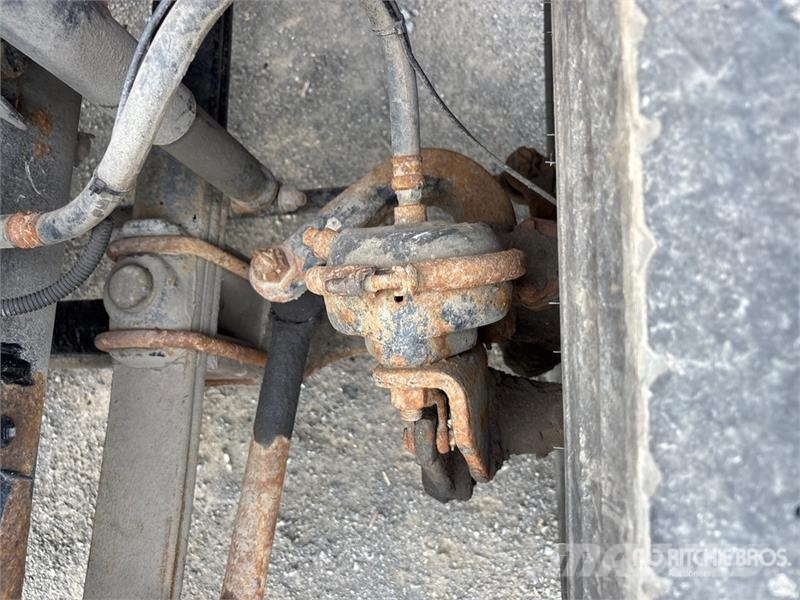 Freightliner FL 80 Camiones de perforación móvil