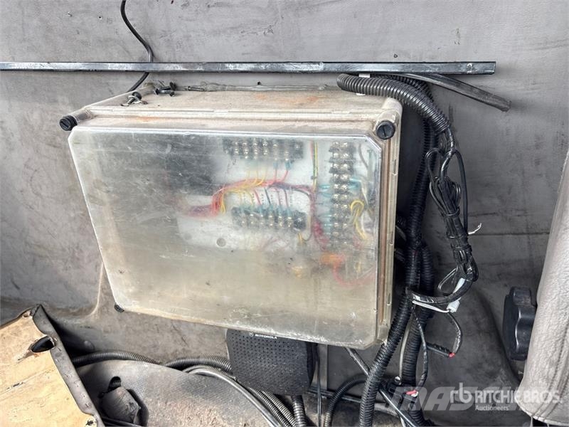 Freightliner FL 80 Camiones de perforación móvil