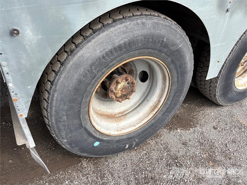 Freightliner FL 80 Camiones de perforación móvil
