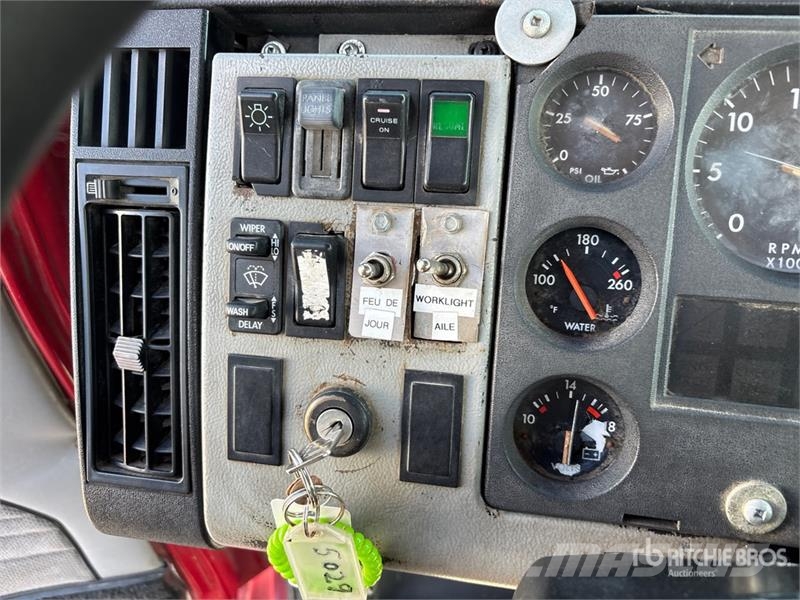 Freightliner FL80 4x2 Snow Plow Truck 시립/다목적 차량