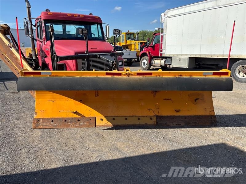 Freightliner FL80 4x2 Snow Plow Truck 시립/다목적 차량