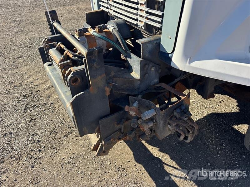 Freightliner FL80 4x2 Spreader Truck Kommunal-Sonderfahrzeuge