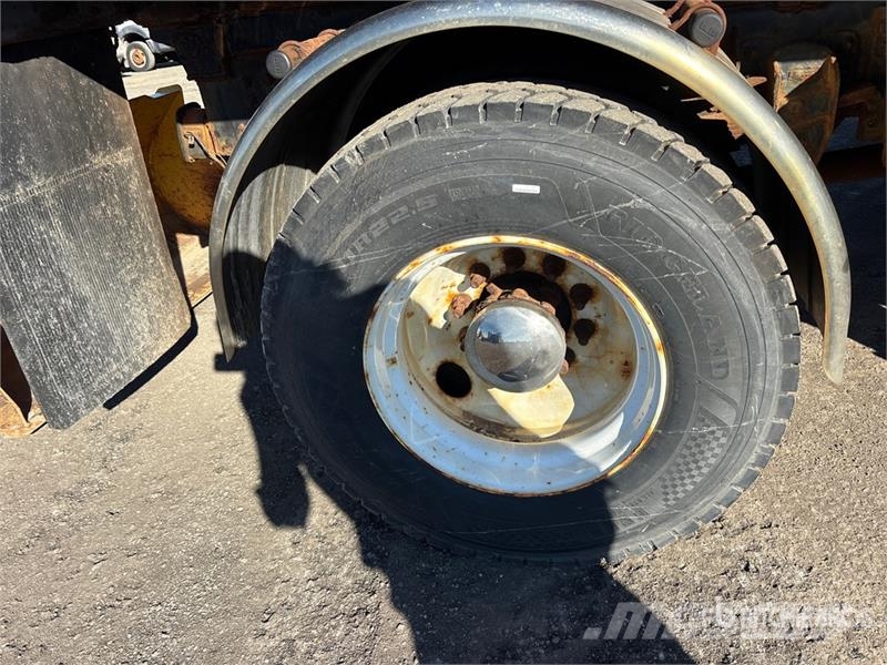 Freightliner FL80 4x2 Spreader Truck Kommunal-Sonderfahrzeuge