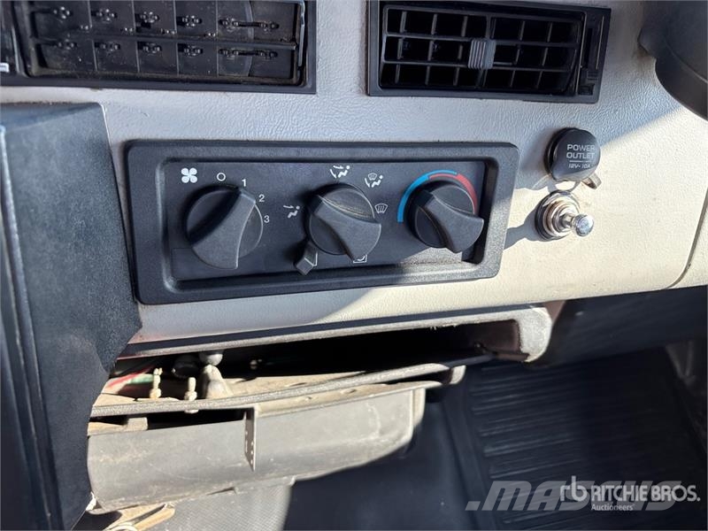 Freightliner FL80 4x2 Snow Plow Truck 시립/다목적 차량