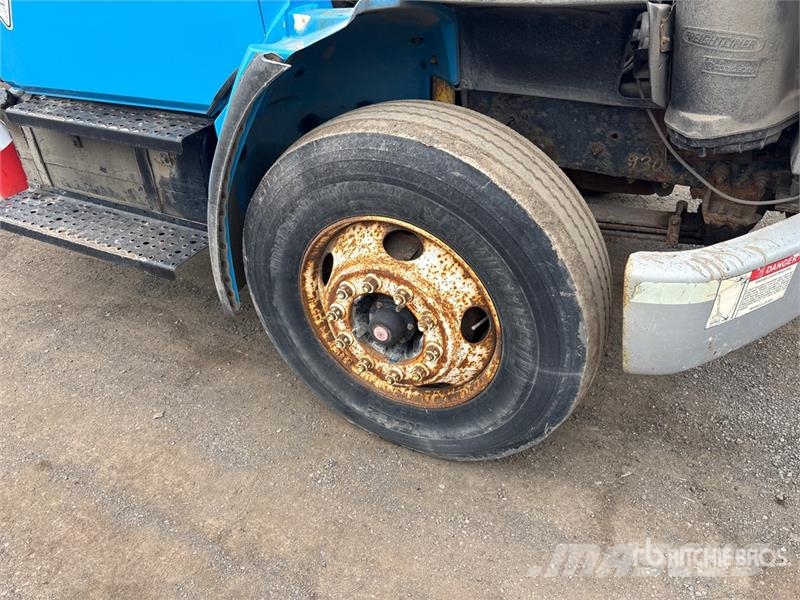 Freightliner FL80 4x2 Cab and Chassis (Inoperable) Kabinen