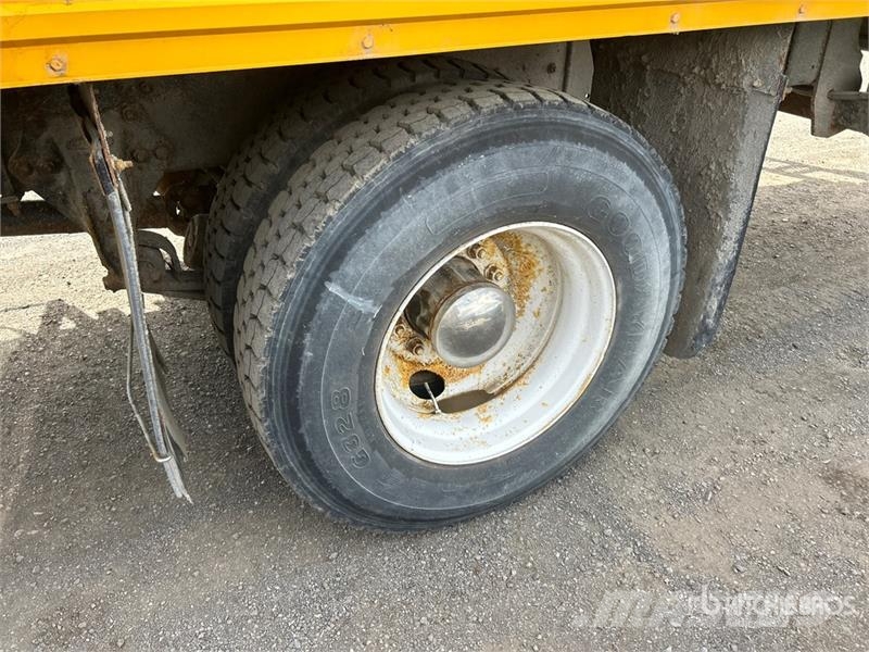 Freightliner FL80 4x2 Utility Truck Kiperi