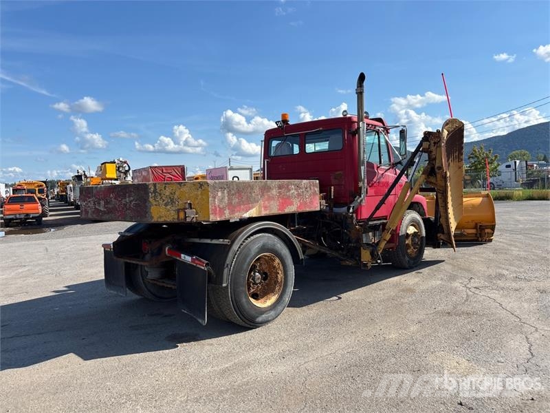 Freightliner FL80 4x2 Snow Plow Truck 시립/다목적 차량