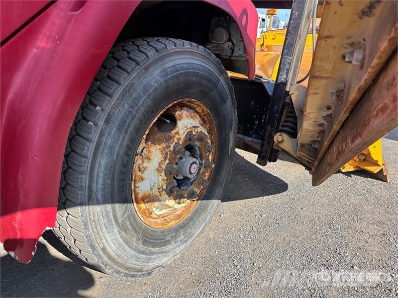 Freightliner FL80 4x2 Snow Plow Truck 시립/다목적 차량