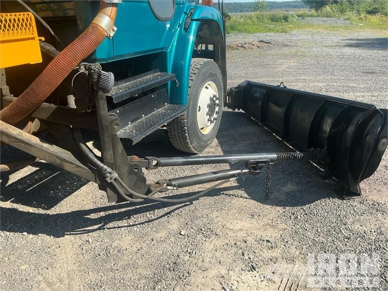Freightliner FL80 4x4 Snow Plow Truck Veicoli municipali