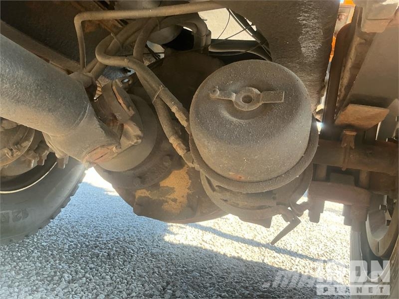 Freightliner FL80 4x4 Snow Plow Truck Veicoli municipali