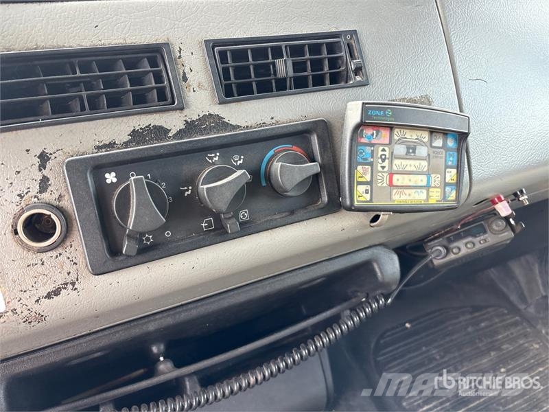 Freightliner FL80 6x4 Sleeper Rollback Truck Bergungsfahrzeuge