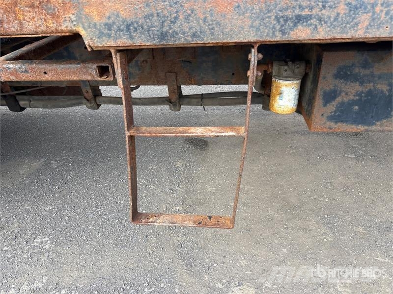 Freightliner FL80 6x4 Sleeper Rollback Truck Bergungsfahrzeuge