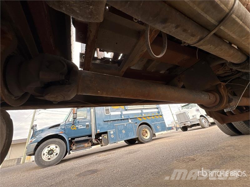 Freightliner FL80 6x4 Sleeper Rollback Truck Bergungsfahrzeuge