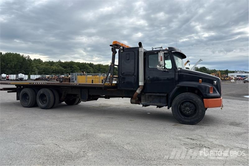 Freightliner FL80 6x4 Sleeper Rollback Truck Bergungsfahrzeuge