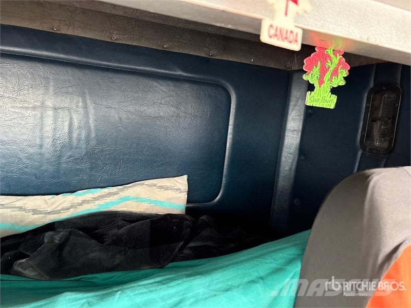 Freightliner FL80 6x4 Sleeper Rollback Truck Bergungsfahrzeuge