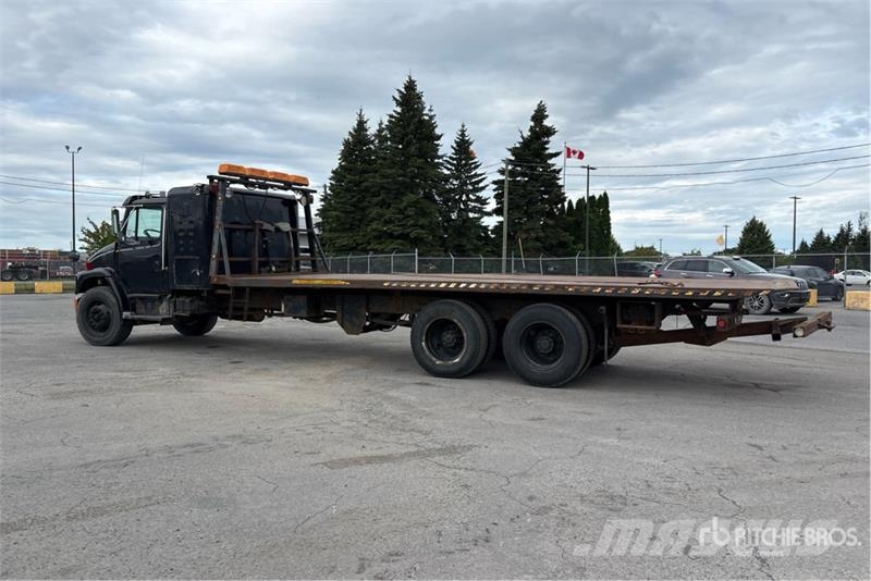 Freightliner FL80 6x4 Sleeper Rollback Truck Bergungsfahrzeuge