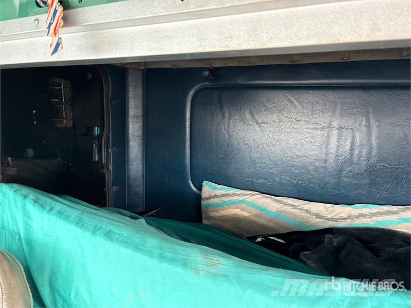 Freightliner FL80 6x4 Sleeper Rollback Truck Bergungsfahrzeuge