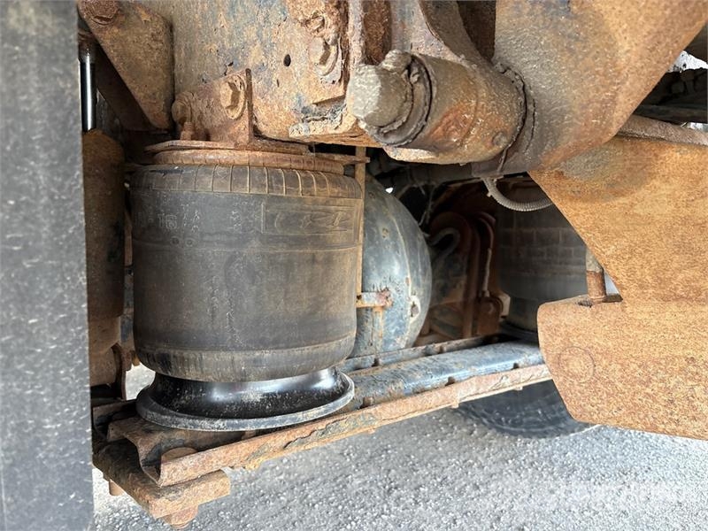 Freightliner FL80 6x4 Sleeper Rollback Truck Bergungsfahrzeuge