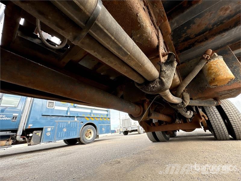 Freightliner FL80 6x4 Sleeper Rollback Truck Bergungsfahrzeuge