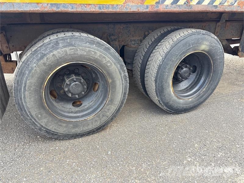 Freightliner FL80 6x4 Sleeper Rollback Truck Bergungsfahrzeuge