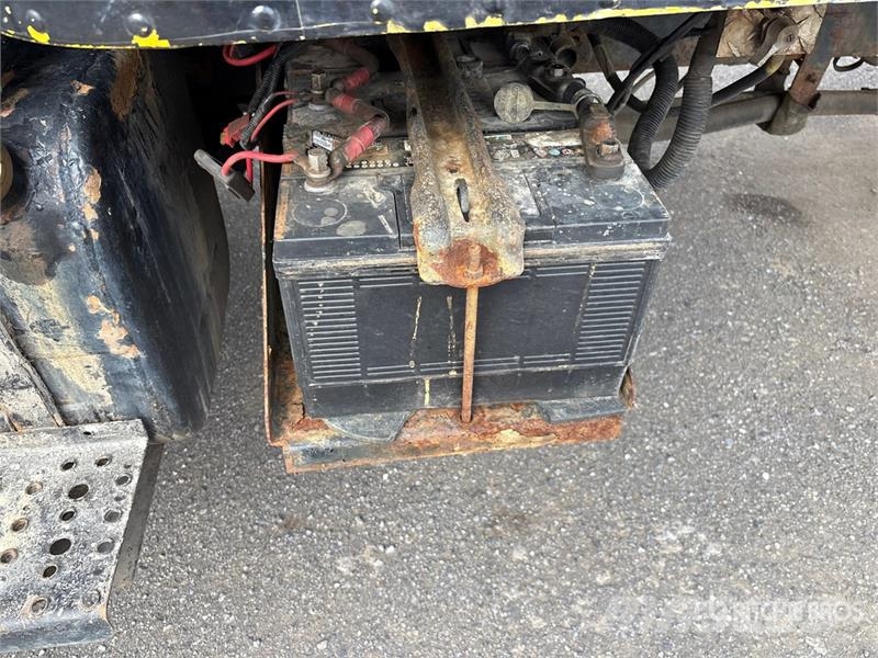 Freightliner FL80 6x4 Sleeper Rollback Truck Bergungsfahrzeuge