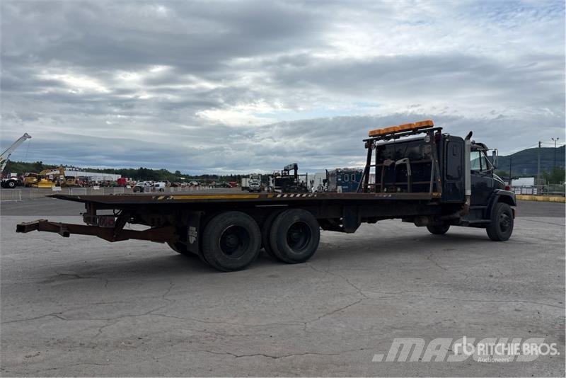 Freightliner FL80 6x4 Sleeper Rollback Truck Bergungsfahrzeuge