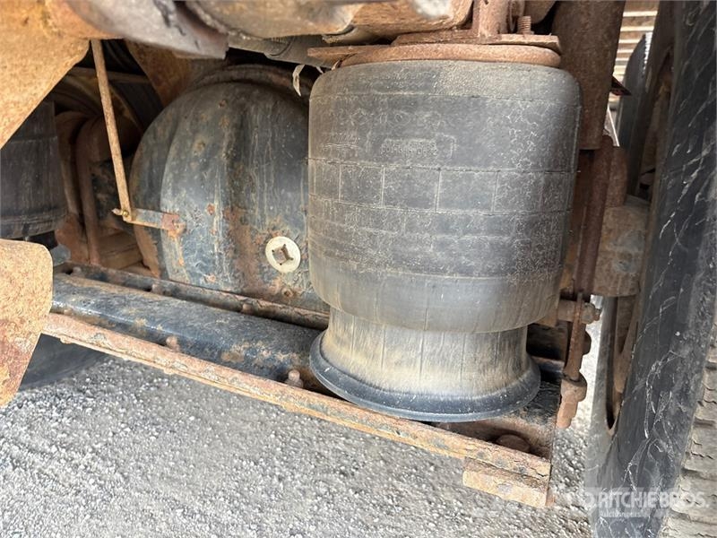 Freightliner FL80 6x4 Sleeper Rollback Truck Bergungsfahrzeuge