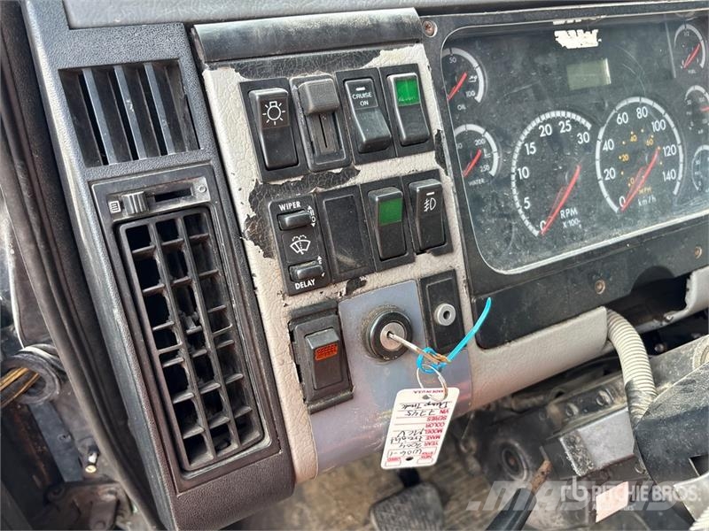 Freightliner FL80 6x4 Sleeper Rollback Truck Bergungsfahrzeuge