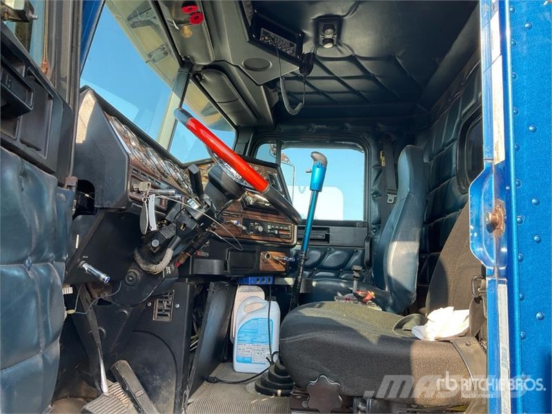 Freightliner FLD 112SD Lastbiler med tip