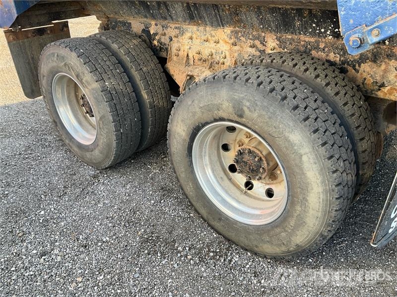 Freightliner FLD 112SD Lastbiler med tip
