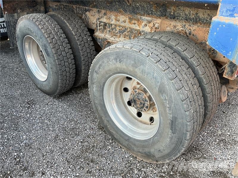 Freightliner FLD 112SD Lastbiler med tip