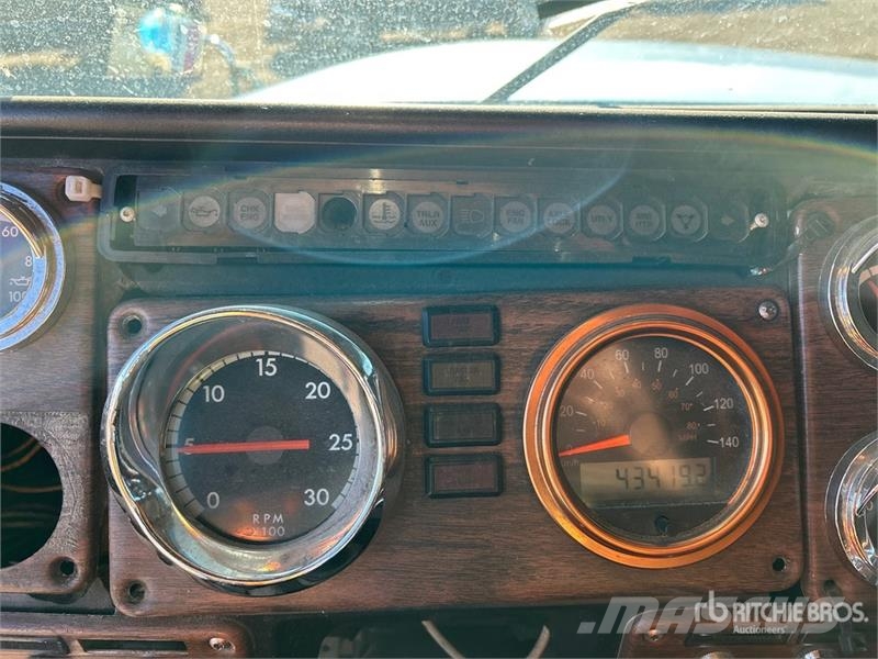 Freightliner FLD 120 曳引機組件